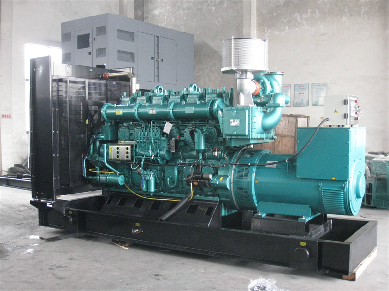 宁德200KW 柴油发电机的油耗是多少？